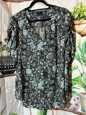 TORRID Size 3 Floral Button down Harper Top ❤️💖